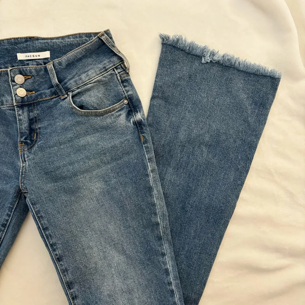 Low Rise Jeans 🦋 - Picture 2 of 8